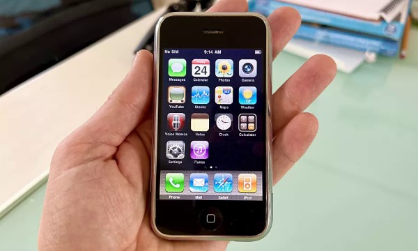 iPhone 2G (2007)